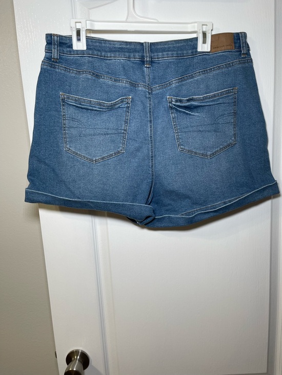 American Eagle Women’s Stretch Mom High Waisted Blue Denim Shorts Size 14 - Picture 2 of 16